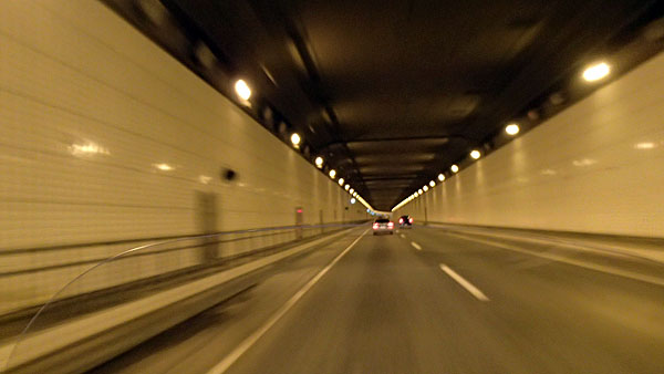 城南島からの海底トンネル内